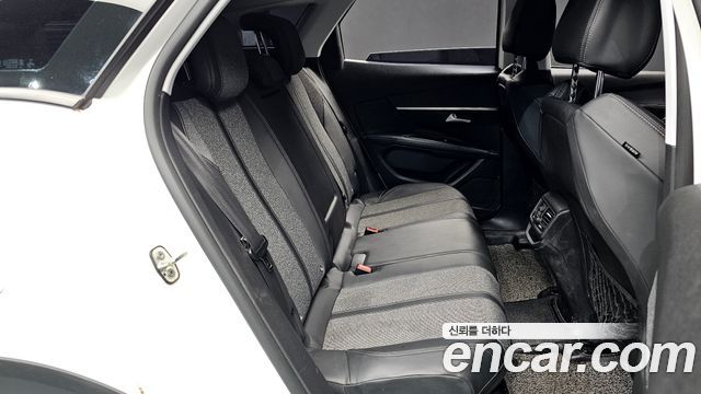 Peugeot 3008 2018 — photo 11