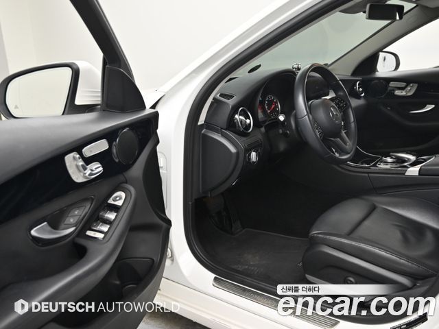 Mercedes-Benz C-Class 2019 — photo 11