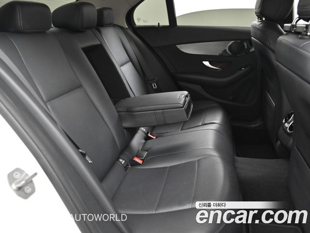 Mercedes-Benz C-Class 2019 — photo 12