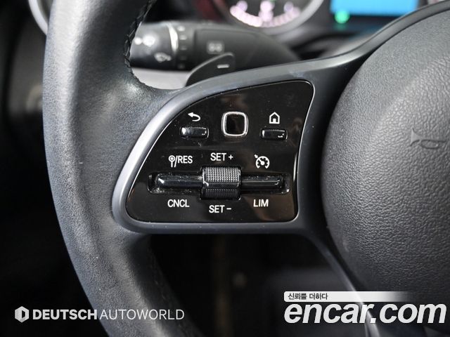Mercedes-Benz C-Class 2019 — photo 18