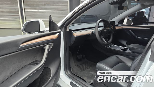 Tesla Model Y 2024 — photo 10