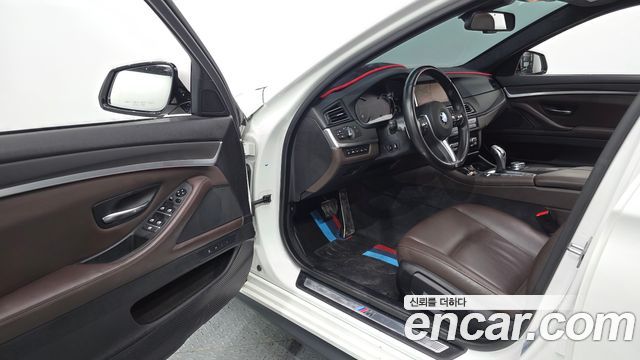 BMW 5-Series 2016 — photo 11