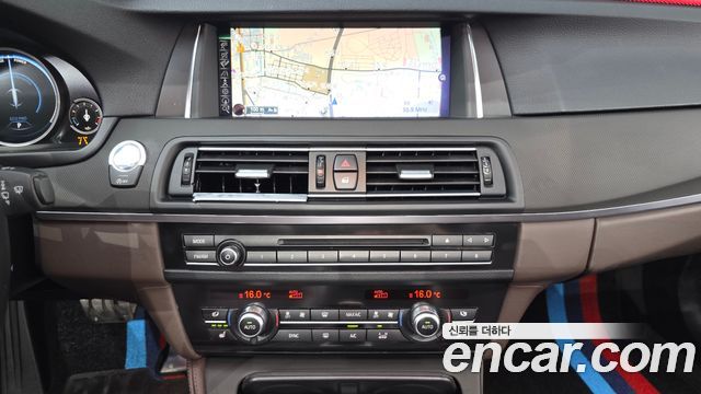 BMW 5-Series 2016 — photo 15