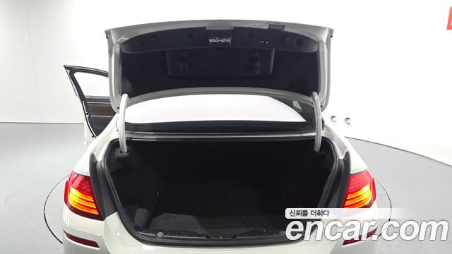 BMW 5-Series 2016 — photo 20
