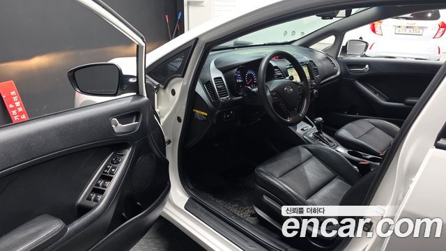 Kia K3 2015 — photo 10