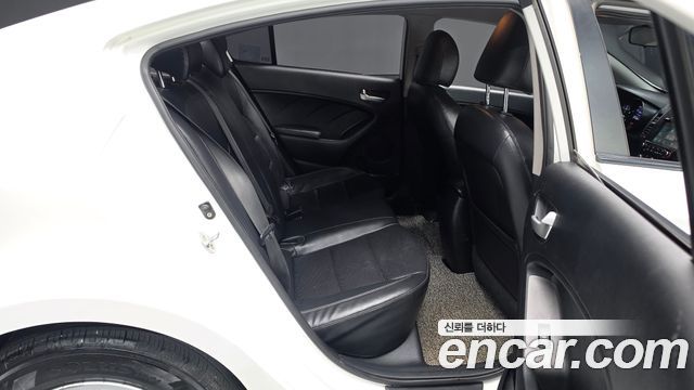 Kia K3 2015 — photo 11