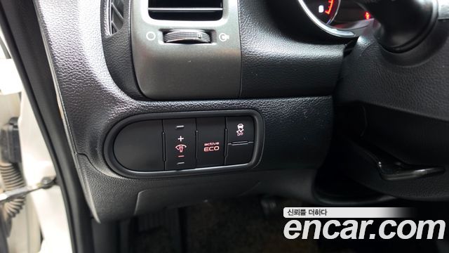 Kia K3 2015 — photo 16