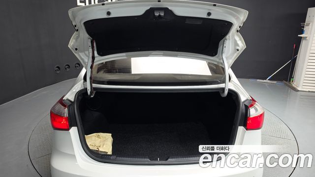 Kia K3 2015 — photo 20