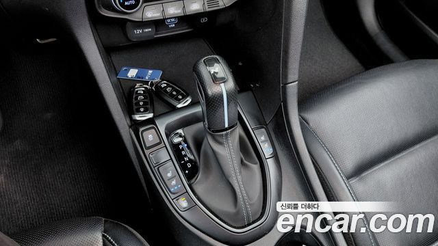 Hyundai Veloster 2021 — photo 9