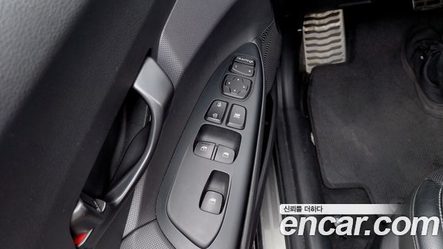Hyundai Veloster 2021 — photo 11
