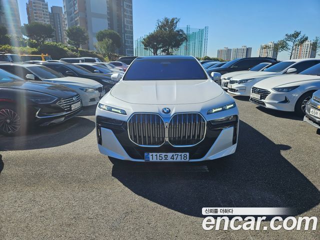 BMW 7-Series 2025 — photo 1