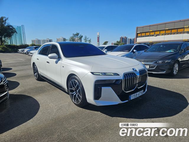 BMW 7-Series 2025 — photo 2