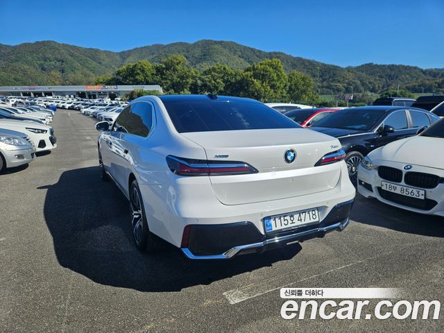 BMW 7-Series 2025 — photo 4