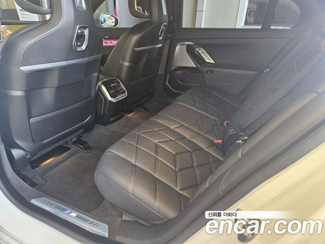 BMW 7-Series 2025 — photo 11