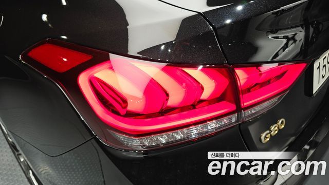 Genesis G80 2018 — photo 9