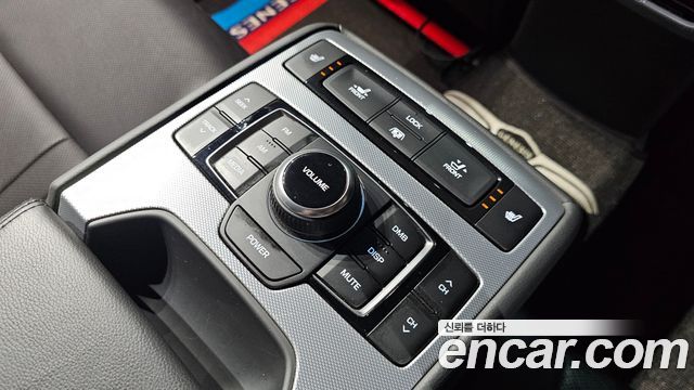 Genesis G80 2018 — photo 30