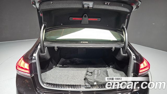 Genesis G80 2018 — photo 32