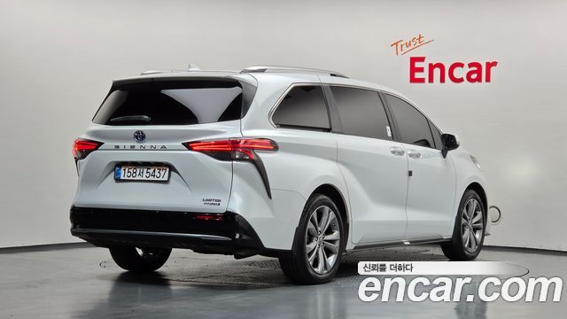 Toyota Sienna 2024 — photo 2