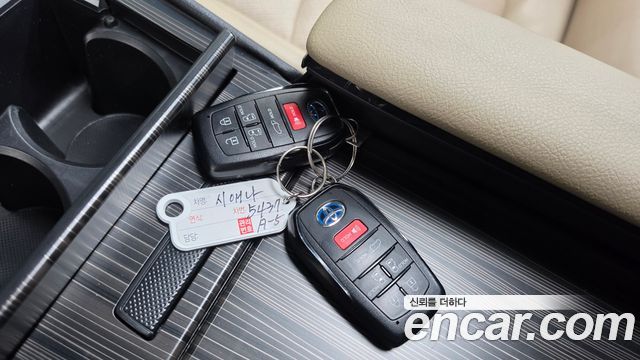 Toyota Sienna 2024 — photo 21