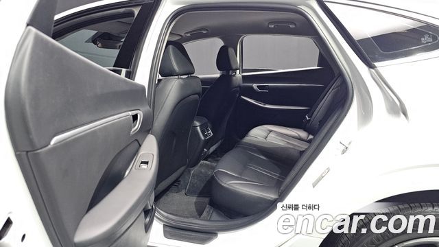 Hyundai Sonata 2022 — photo 18