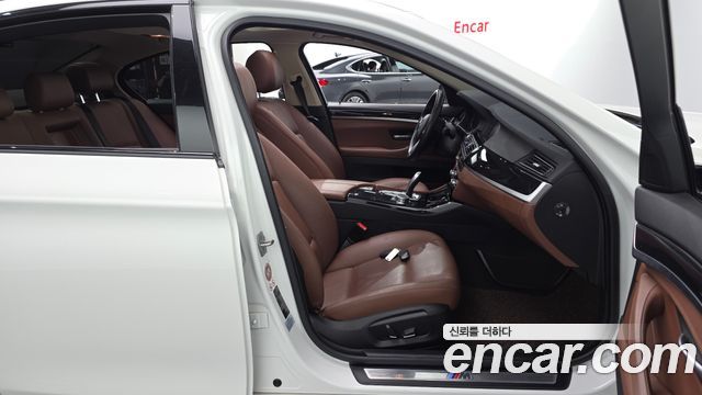 BMW 5-Series 2016 — photo 10