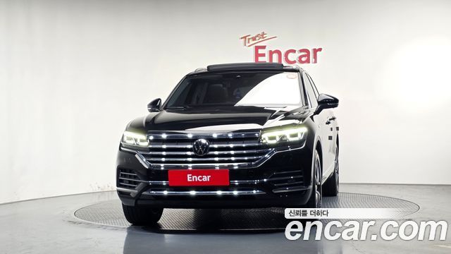 Volkswagen Touareg 2023 — photo 3