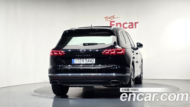 Volkswagen Touareg 2023 — photo 4