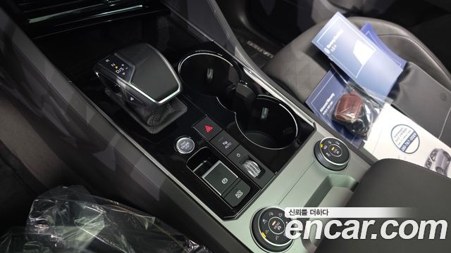 Volkswagen Touareg 2023 — photo 12