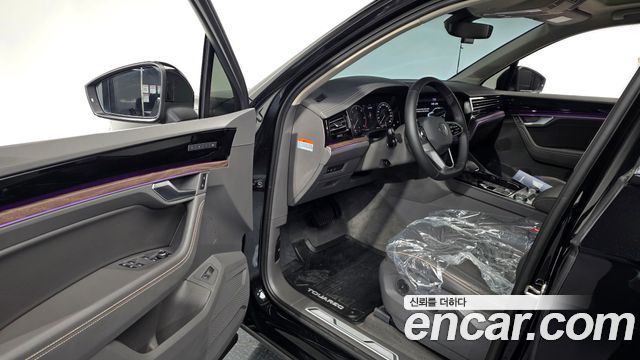 Volkswagen Touareg 2023 — photo 13