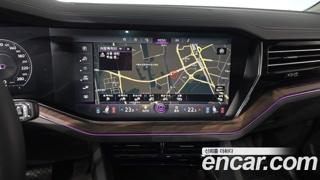 Volkswagen Touareg 2023 — photo 18