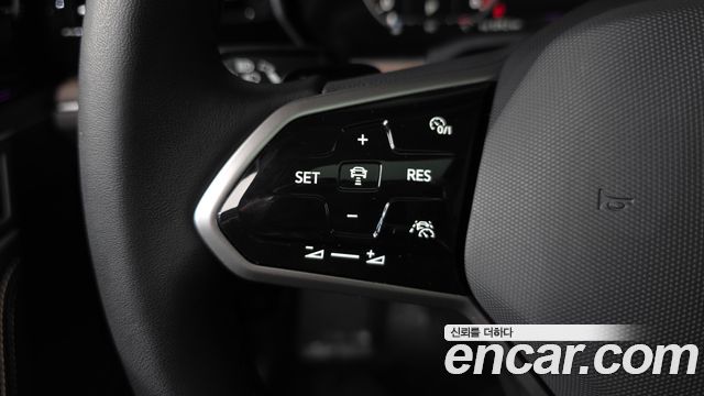 Volkswagen Touareg 2023 — photo 22