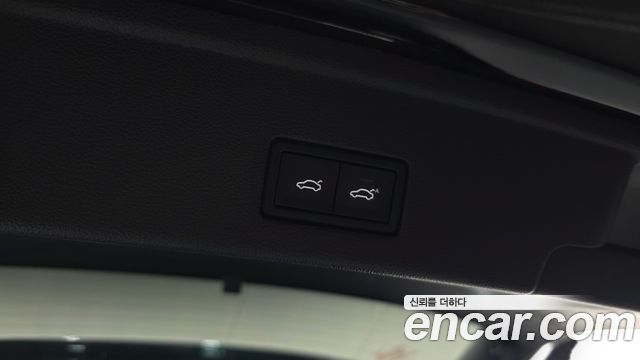 Volkswagen Touareg 2023 — photo 24