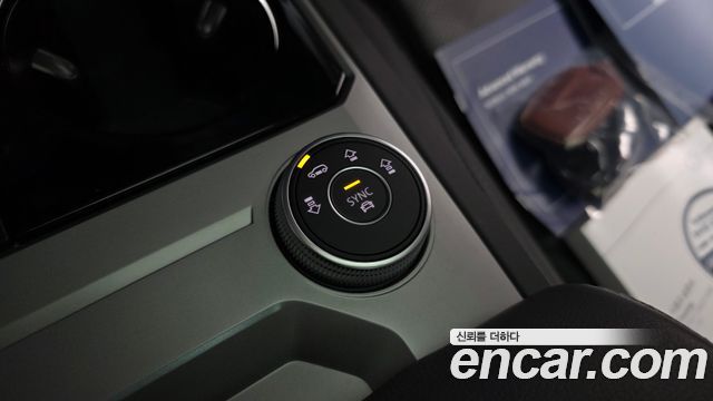 Volkswagen Touareg 2023 — photo 26