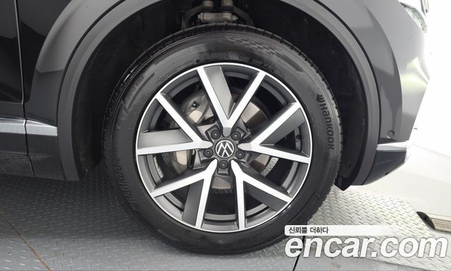 Volkswagen Touareg 2023 — photo 7