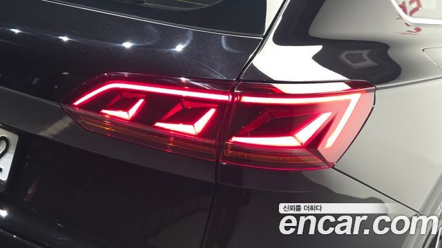 Volkswagen Touareg 2023 — photo 9