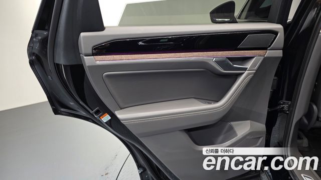 Volkswagen Touareg 2023 — photo 15