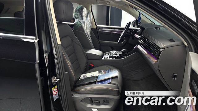 Volkswagen Touareg 2023 — photo 16