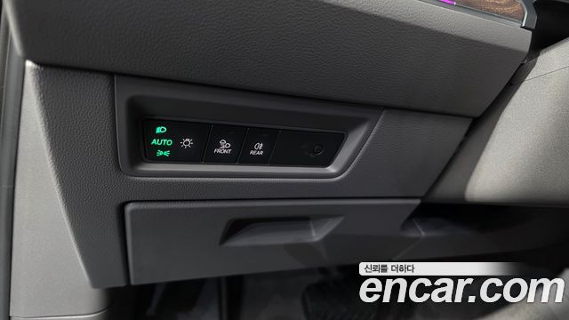 Volkswagen Touareg 2023 — photo 28