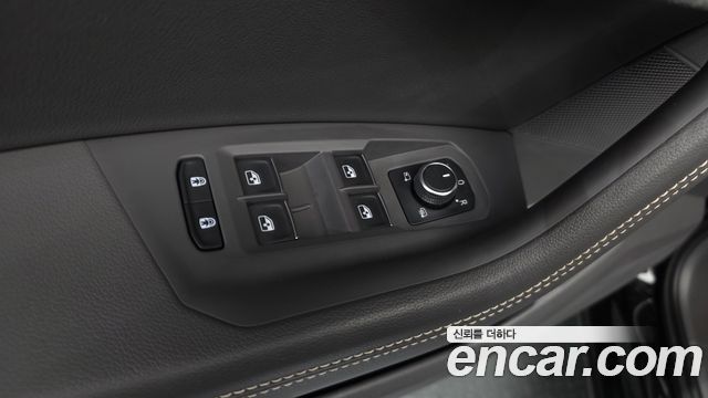 Volkswagen Touareg 2023 — photo 29