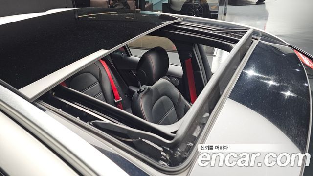 Mercedes-Benz GLC-Class 2018 — photo 32