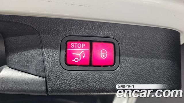 Mercedes-Benz GLC-Class 2018 — photo 37
