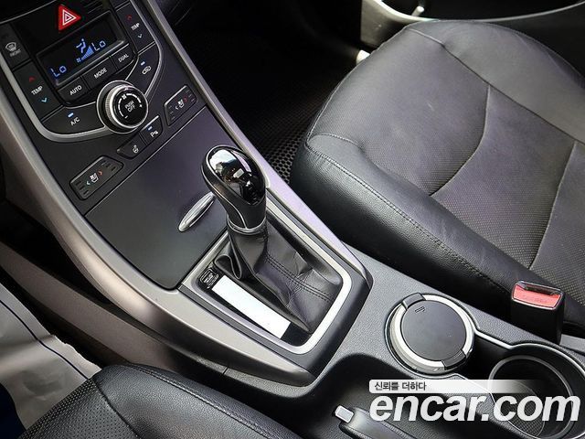 Hyundai AVANTE 2014 — photo 12