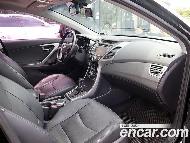Hyundai AVANTE 2014 — photo 13