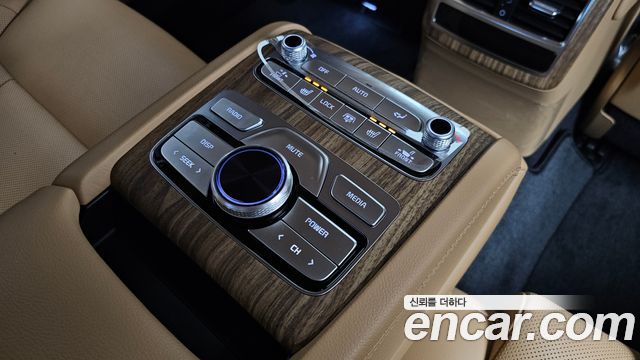 Kia K9 2023 — photo 25