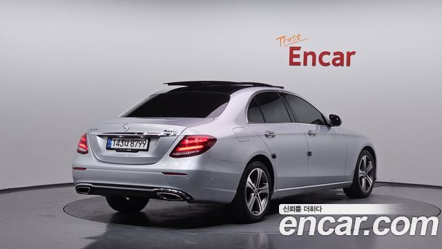 Mercedes-Benz E-Class 2017 — photo 2