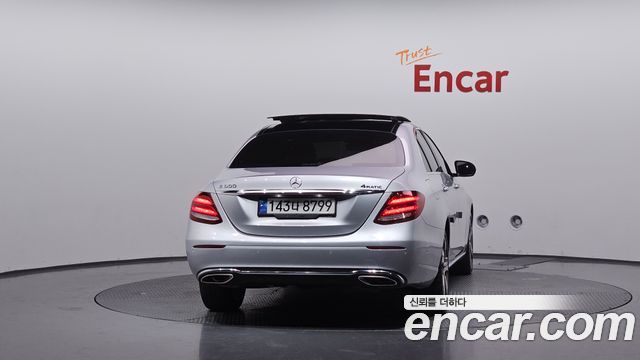 Mercedes-Benz E-Class 2017 — photo 4