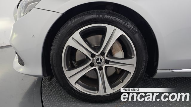 Mercedes-Benz E-Class 2017 — photo 5