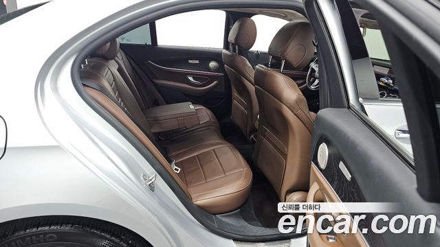 Mercedes-Benz E-Class 2017 — photo 11