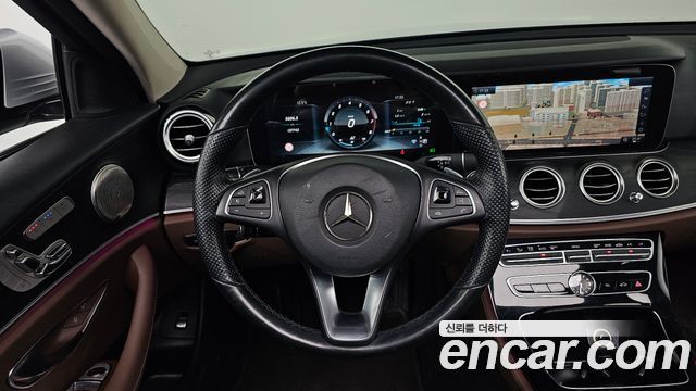 Mercedes-Benz E-Class 2017 — photo 13