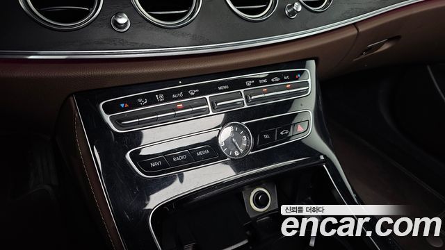 Mercedes-Benz E-Class 2017 — photo 17